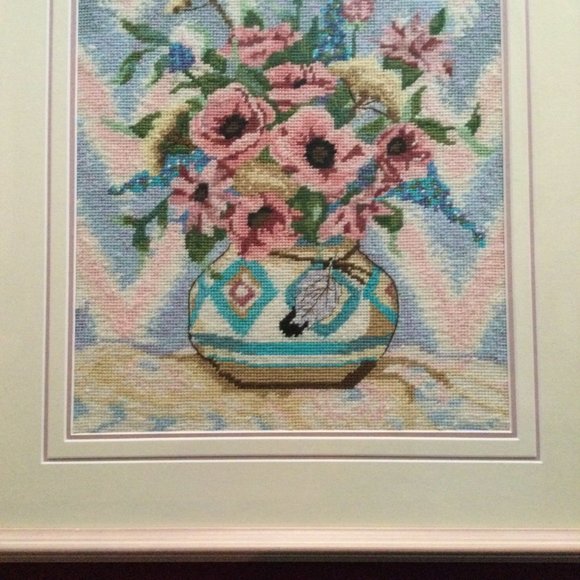 Finished Needlepoint embroidery yarn artwork floral vase professionally framed - Picture 6 of 8